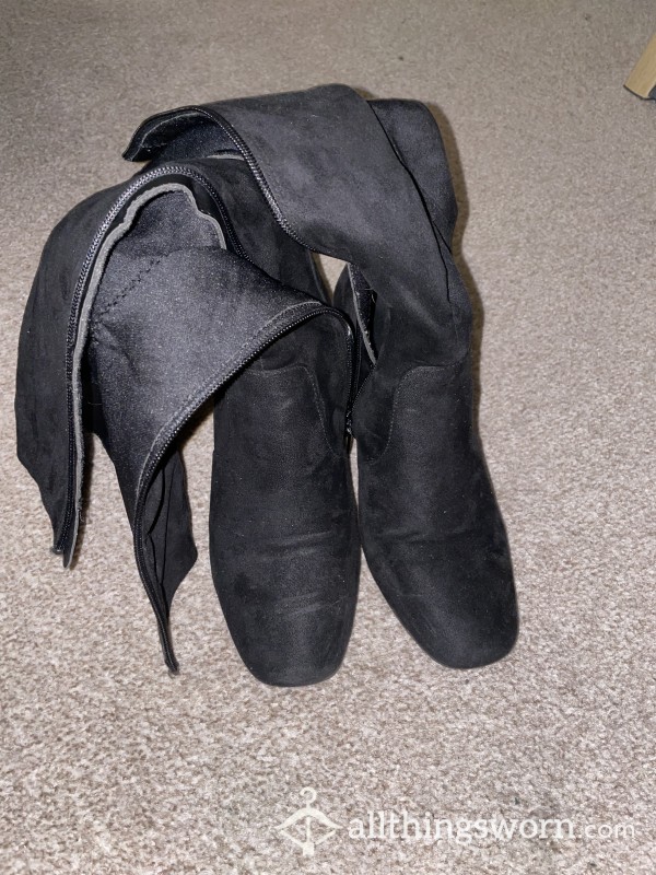 Black Knee-High Suede Heeled Boots (UK SIZE 5)