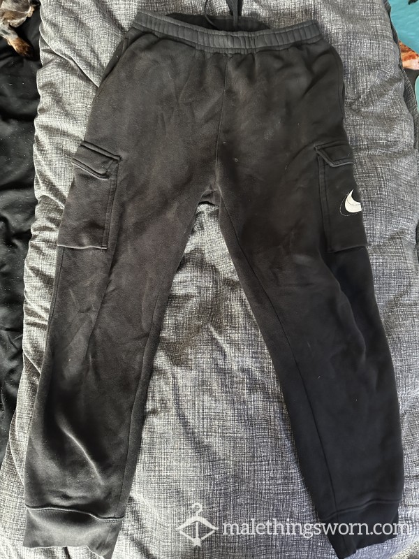 Black Nike Cargo Joggers/Sweatpants - Size M