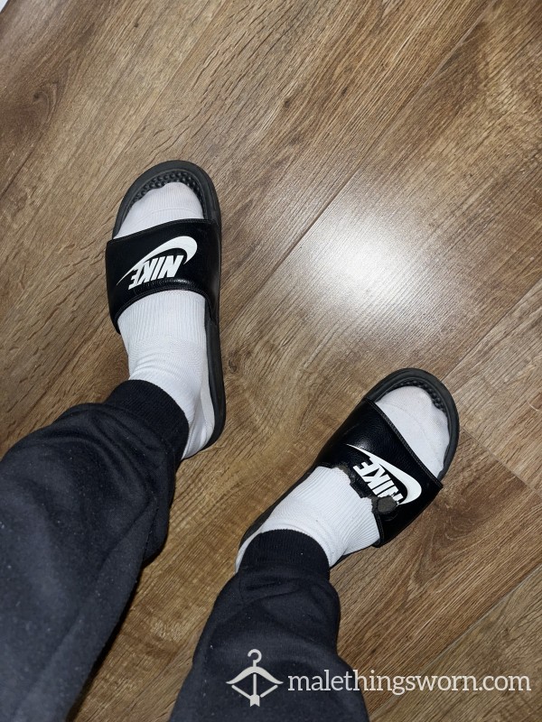 Black Nike Sliders