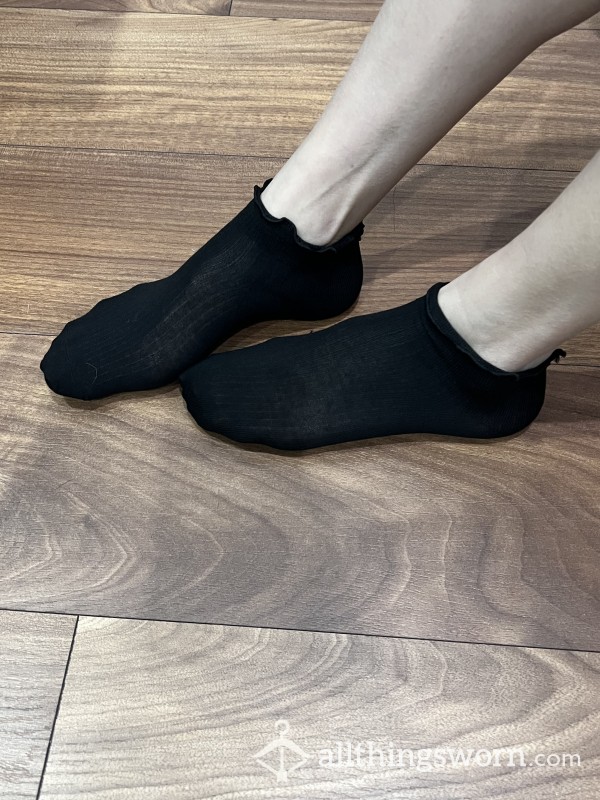 Black Ruffle Trim Ankle Socks