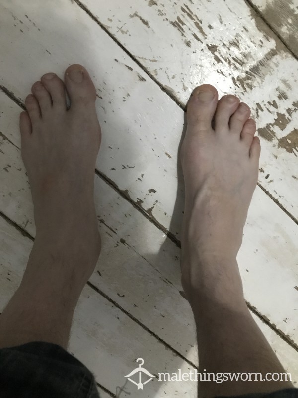 Bare Feet Pics/socks/shoes
