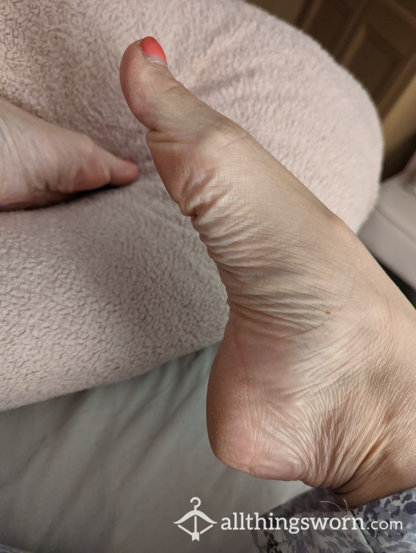 Feet Pics - Arching, Flexing And Soles 👣