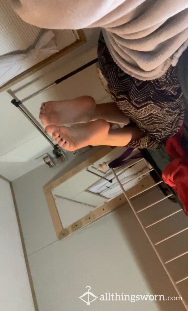Feet , Soles , The Pose