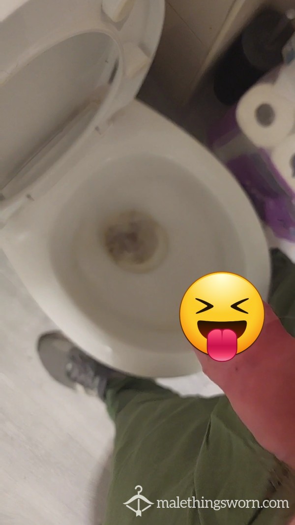 Having A Piss With My Uncut Dick 🍆💦