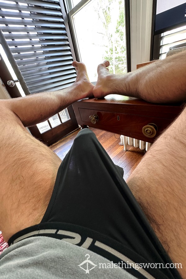 Jerking With Bare Feet On Desk