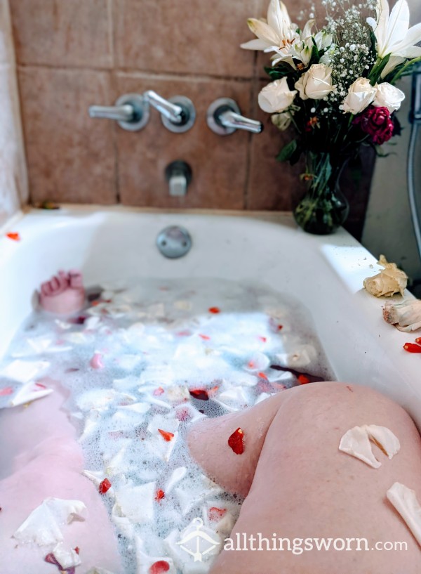 Luxurious Bubble Baths - Highlight Pics From My Last 3 Sets - Kitten Doesn't Like Getting Wet To Bathe, So If She's Going To Do It, She Does It Right.