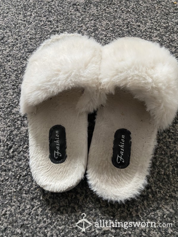 Not So White” Fluffy Slippers ‼️