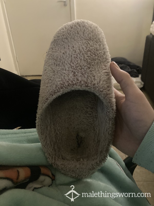 50% OFF Pink Well Used Fluffy Slippers.