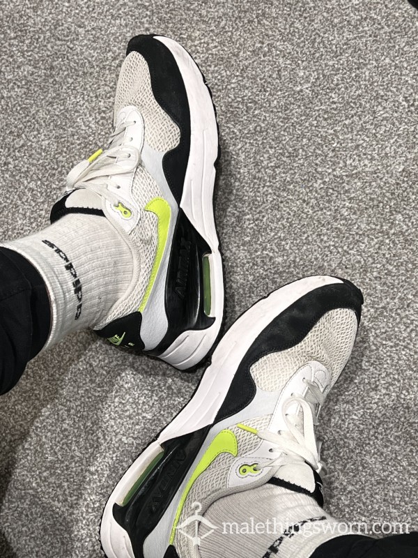 SOLD 💦 Running Sneakers