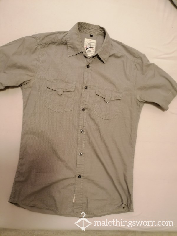 Short-sleeved Buttoned Shirt