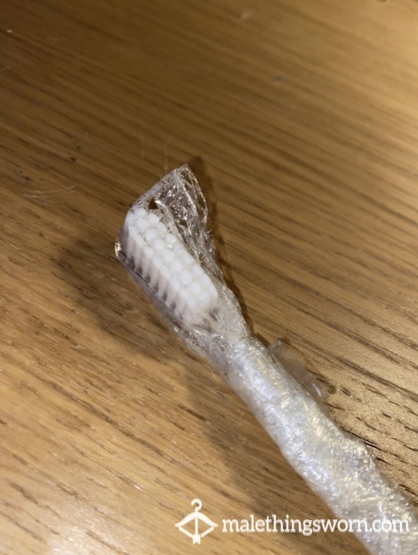Spit/cum Induced Toothbrush