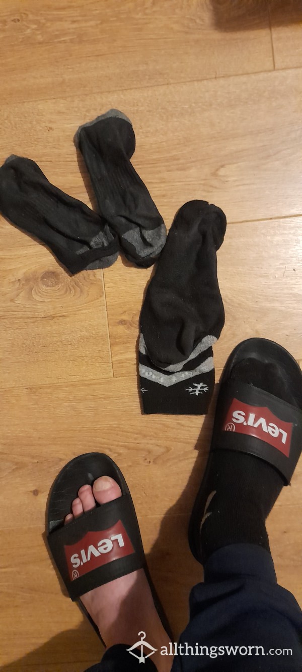 Stinky 3 Day Worn Socks For Free  + 1 Par 5 Days Worn In House File Flops