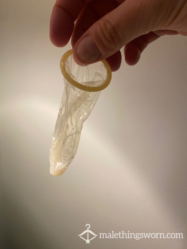 Used Full Condom - Preservativo Usato E Pieno