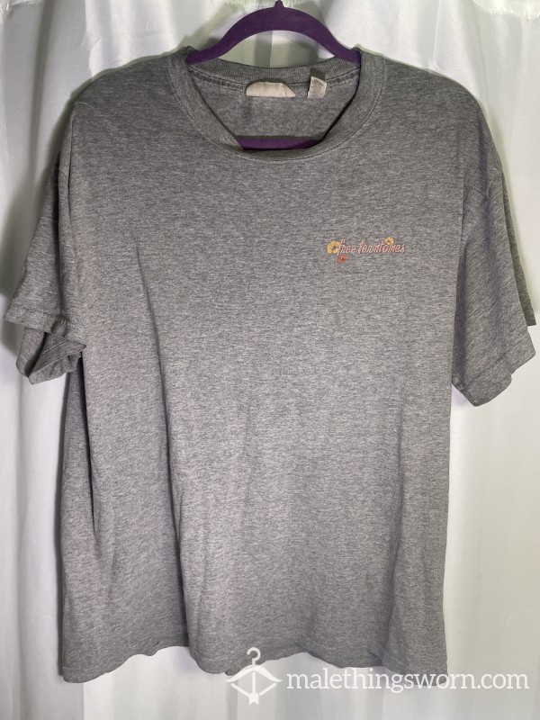 Used Musty Free Territories Gray Shirt Size Medium (fits Like Large)