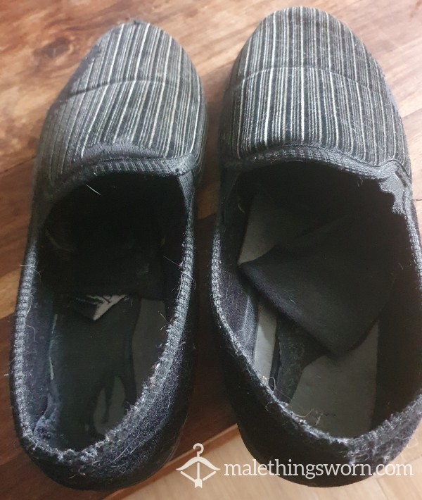 Well Worn Smelly Slippers Size 10