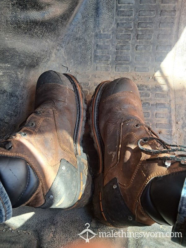 Well-worn 9.5 Timberland Work Boots With Free Pair Of Work Socks With 1week Wear