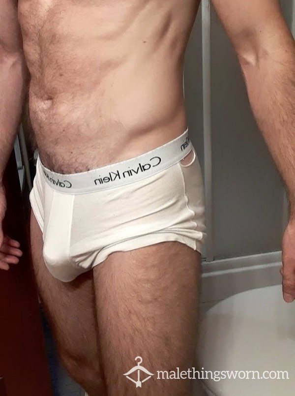 White Musky Old Calvin Klein Ripped