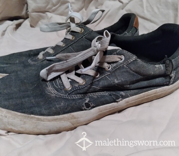 Worn Out Gray Low Top Shoes